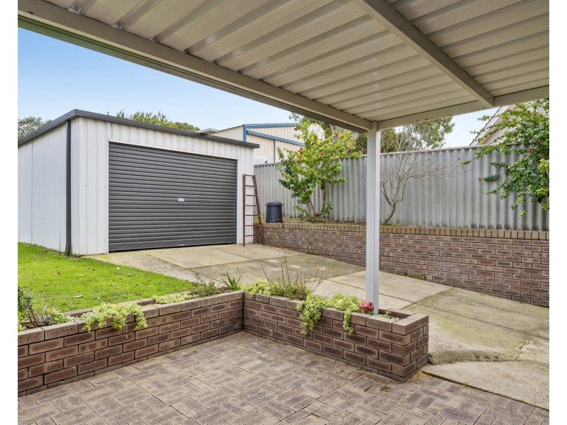 16 Muir Place, Halls Head WA 6210