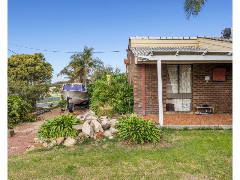 16 Muir Place, Halls Head WA 6210