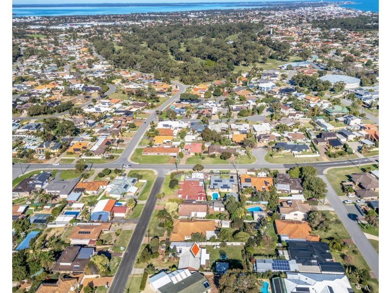 16 Muir Place, Halls Head WA 6210