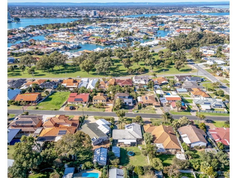 16 Muir Place, Halls Head WA 6210