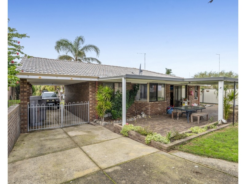 16 Muir Place, Halls Head WA 6210