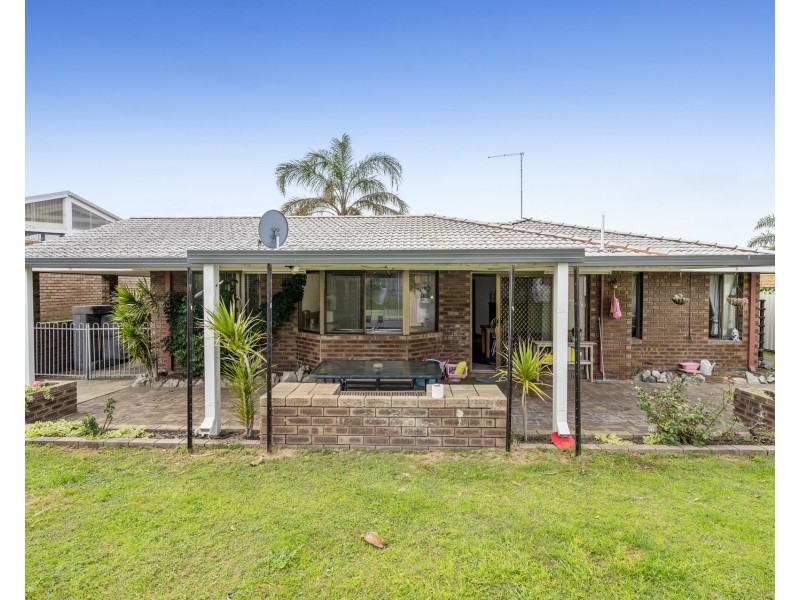 16 Muir Place, Halls Head WA 6210