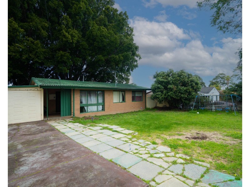 10 Salcott Road, Girrawheen WA 6064