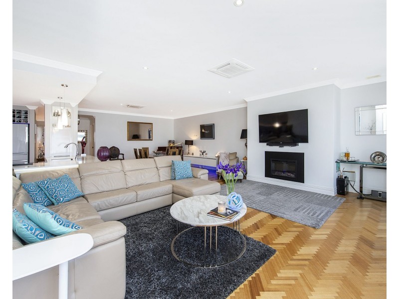 30/1 Breakwater Parade, Mandurah WA 6210