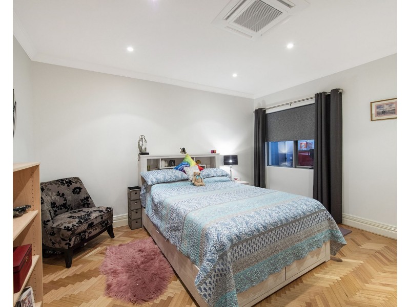 30/1 Breakwater Parade, Mandurah WA 6210