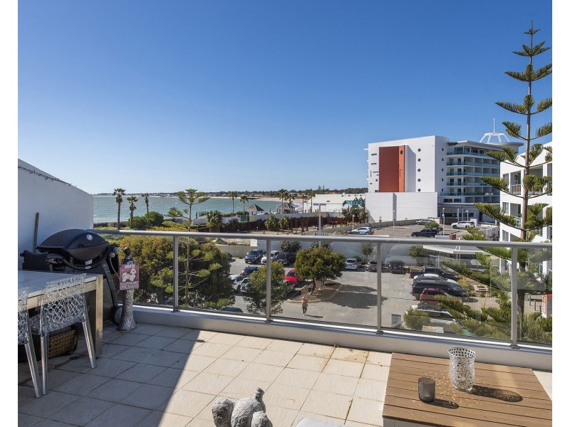 30/1 Breakwater Parade, Mandurah WA 6210