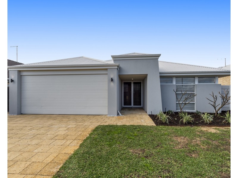 227 Peelwood Parade, Halls Head WA 6210