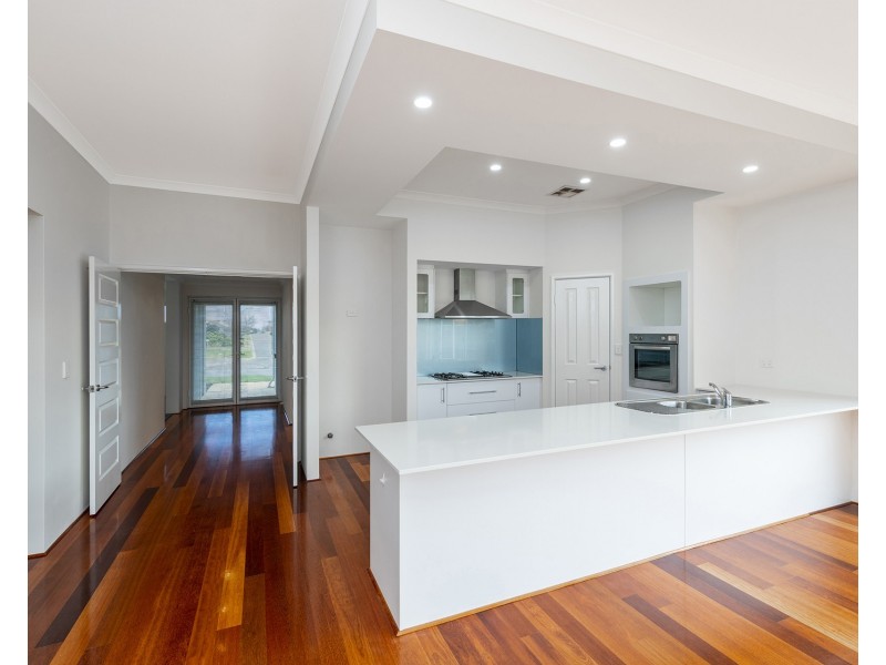 227 Peelwood Parade, Halls Head WA 6210