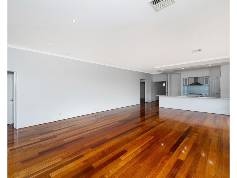 227 Peelwood Parade, Halls Head WA 6210