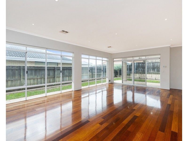 227 Peelwood Parade, Halls Head WA 6210