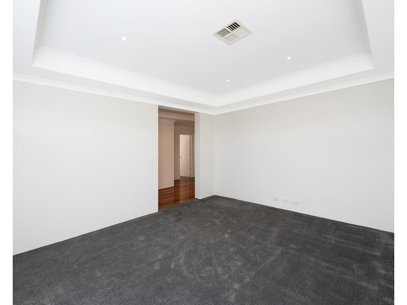 227 Peelwood Parade, Halls Head WA 6210