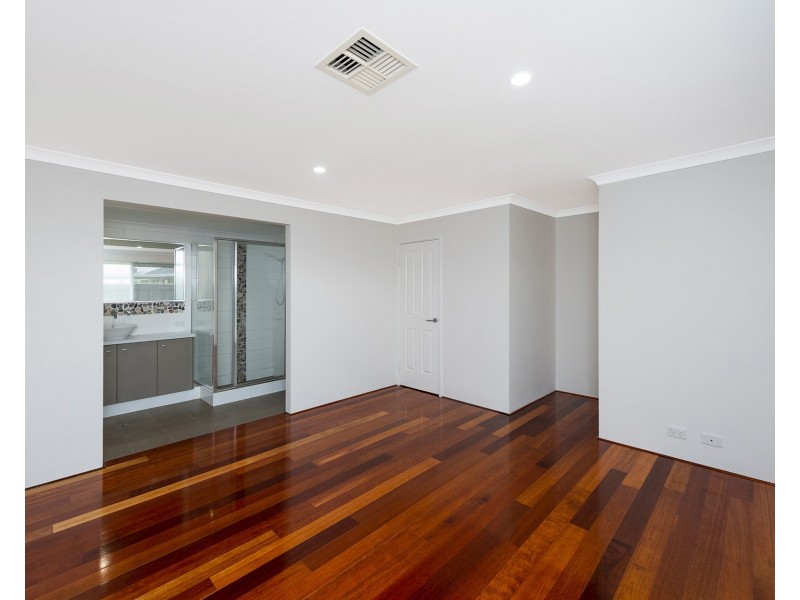 227 Peelwood Parade, Halls Head WA 6210