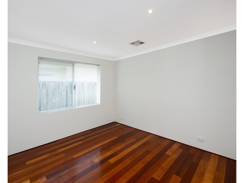 227 Peelwood Parade, Halls Head WA 6210