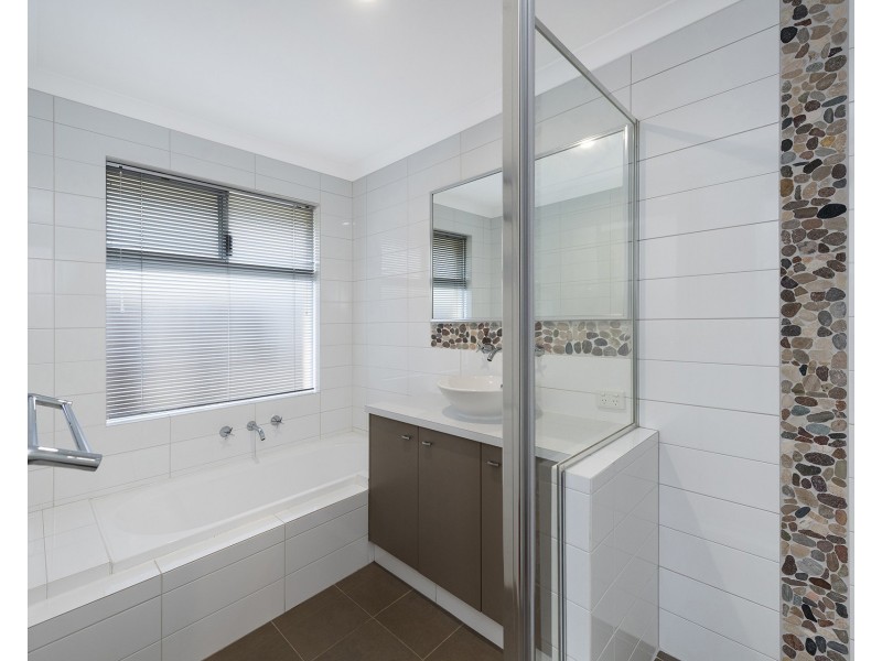 227 Peelwood Parade, Halls Head WA 6210