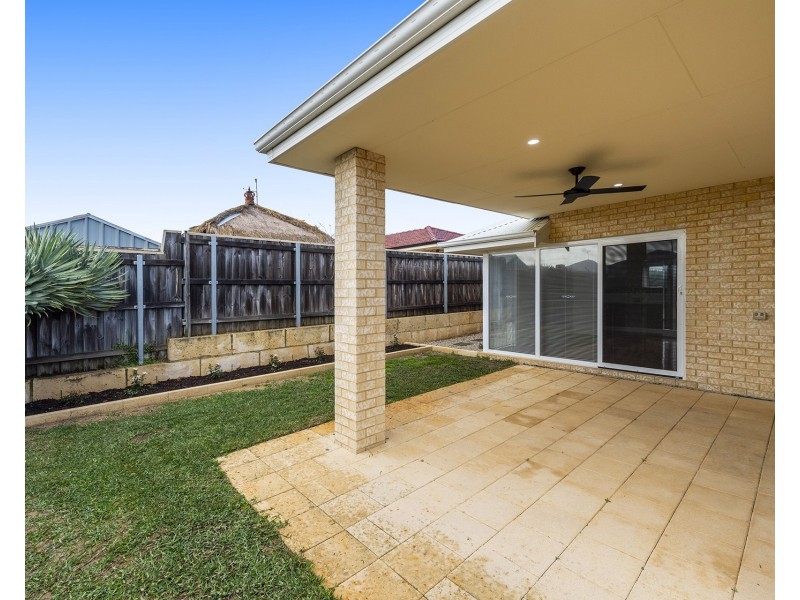 227 Peelwood Parade, Halls Head WA 6210