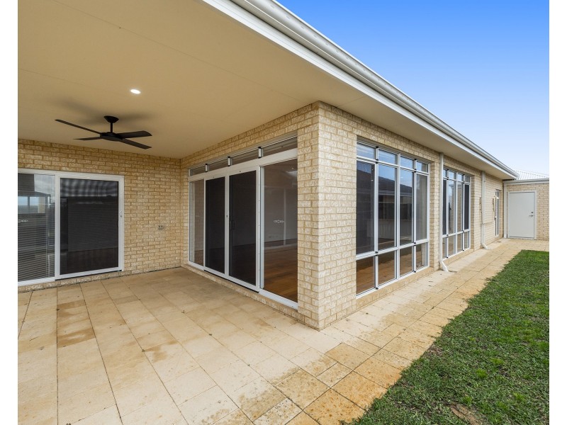 227 Peelwood Parade, Halls Head WA 6210