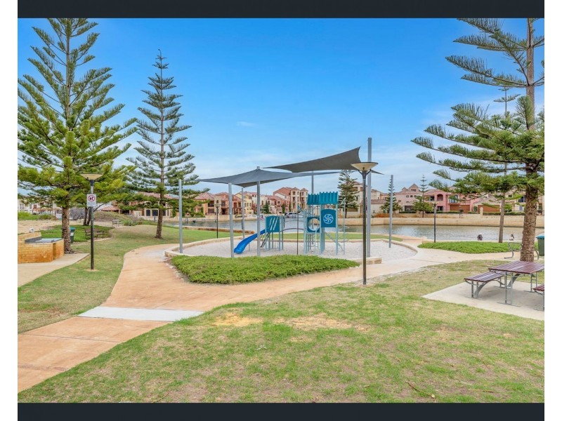 54 Abrolhos Quays, Wannanup WA 6210