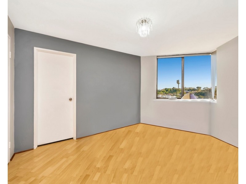 15/6A Valley Road, Halls Head WA 6210