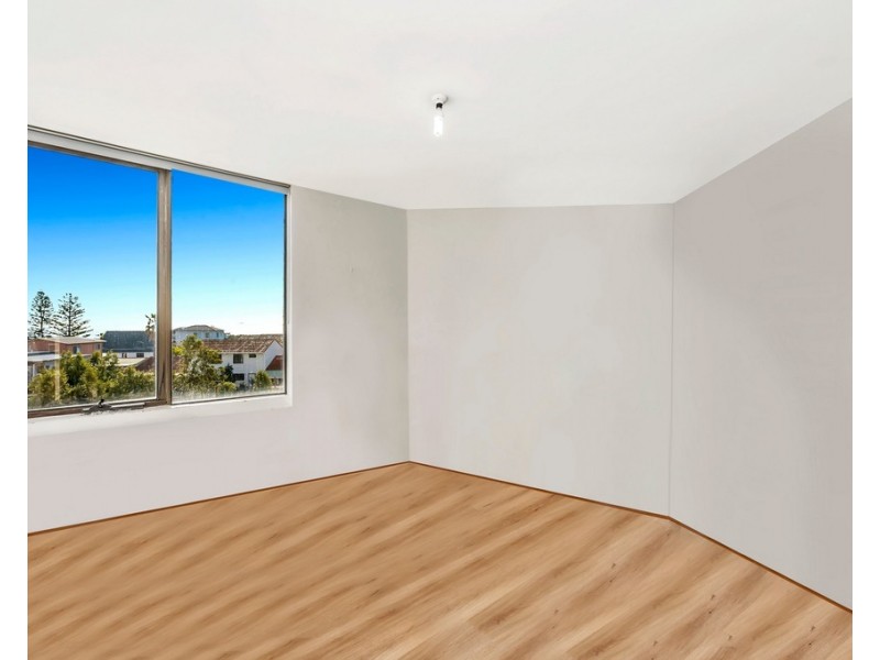 15/6A Valley Road, Halls Head WA 6210