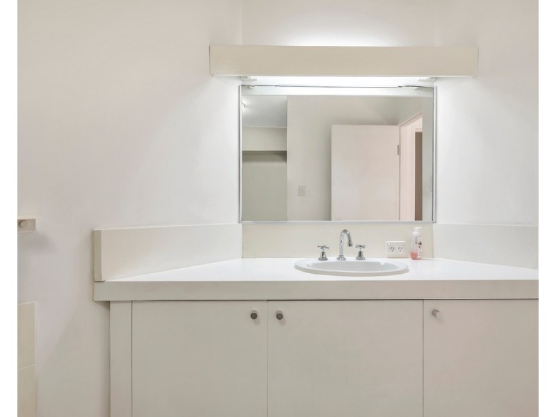 15/6A Valley Road, Halls Head WA 6210