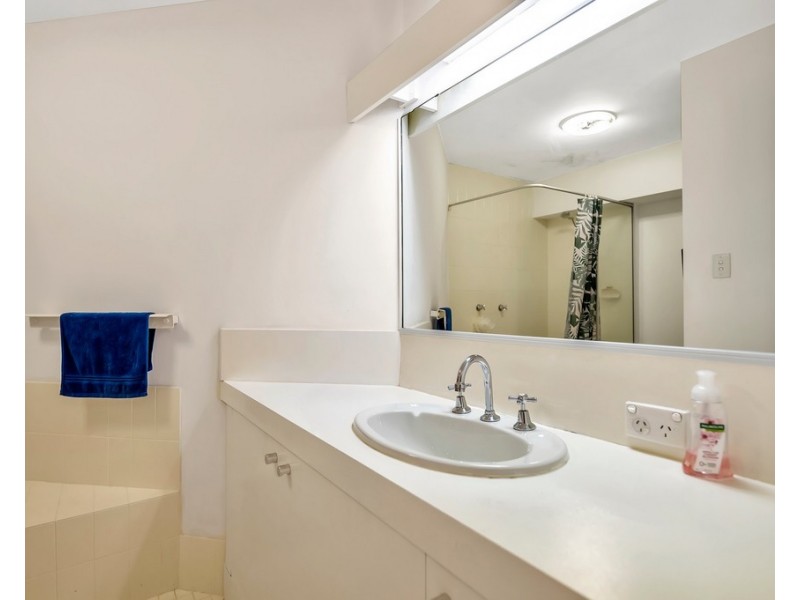 15/6A Valley Road, Halls Head WA 6210