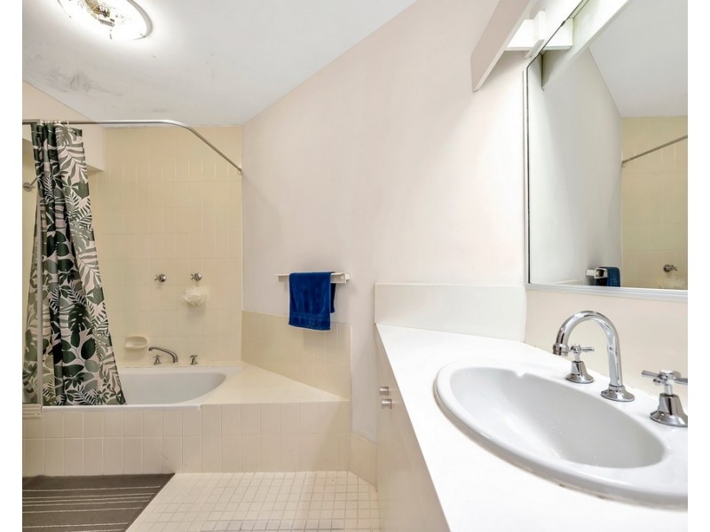 15/6A Valley Road, Halls Head WA 6210