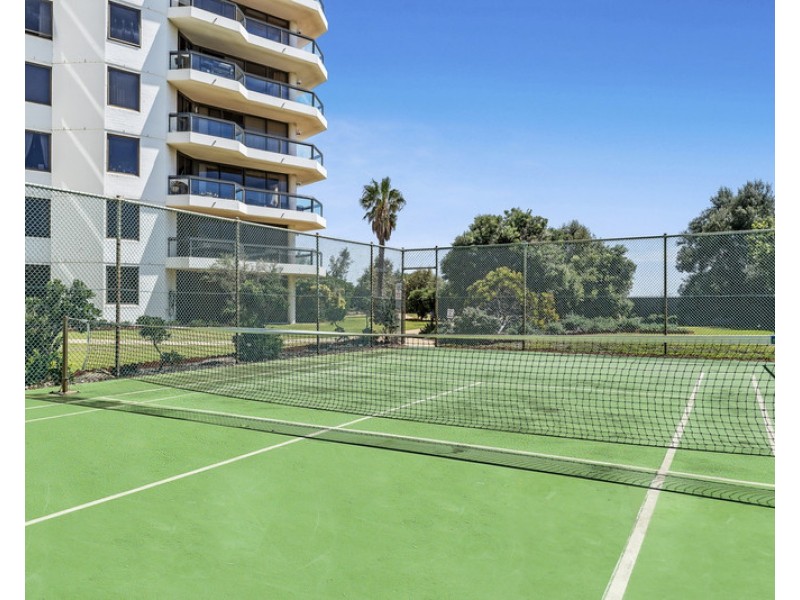 15/6A Valley Road, Halls Head WA 6210