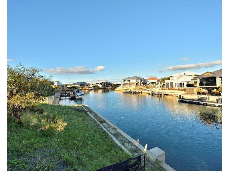67 Queen Parade, Wannanup WA 6210