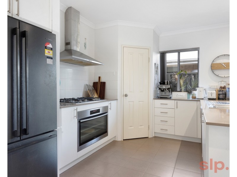 4 Indee Pass, Secret Harbour WA 6173