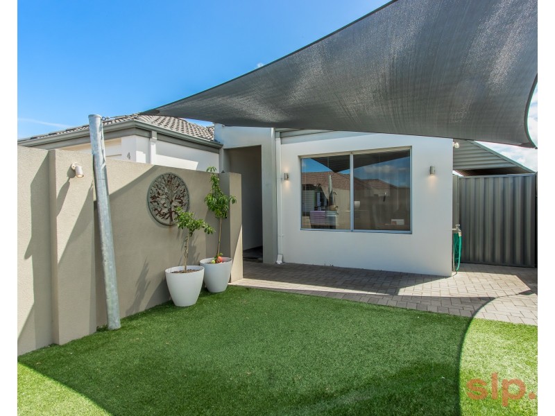 4 Indee Pass, Secret Harbour WA 6173