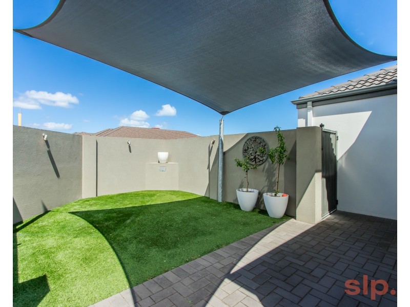 4 Indee Pass, Secret Harbour WA 6173