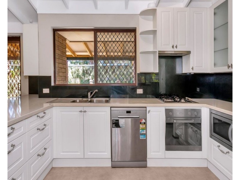2 Gull Way, Yangebup WA 6164