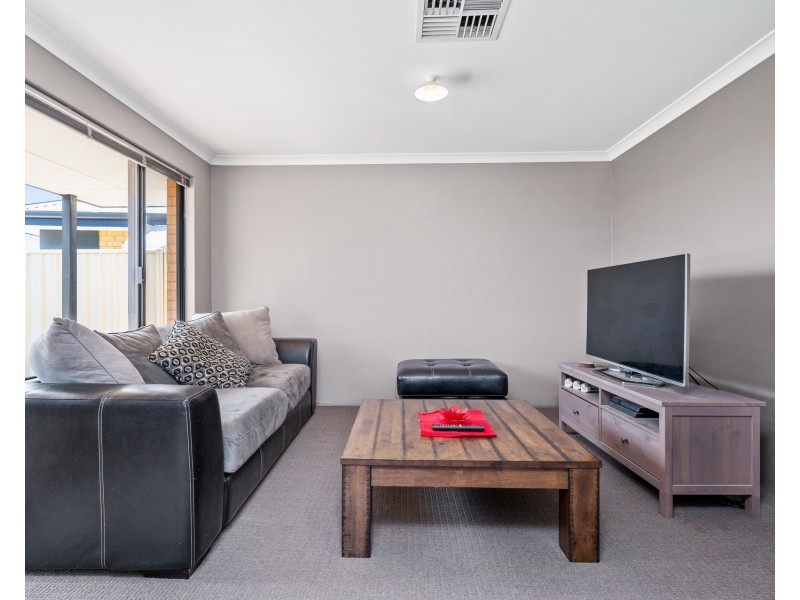 2 Keelia Vale, Lakelands WA 6180