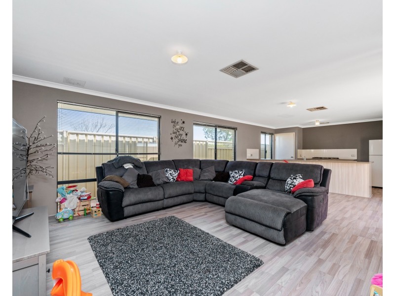 2 Keelia Vale, Lakelands WA 6180