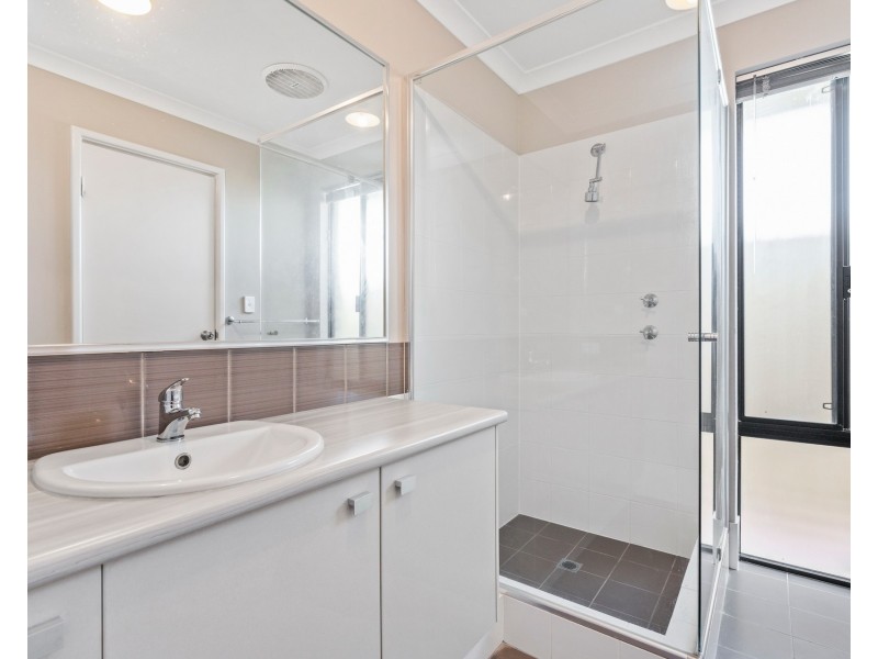 2 Keelia Vale, Lakelands WA 6180