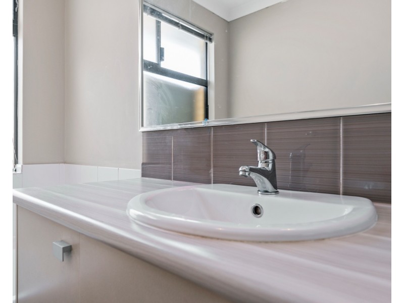 2 Keelia Vale, Lakelands WA 6180