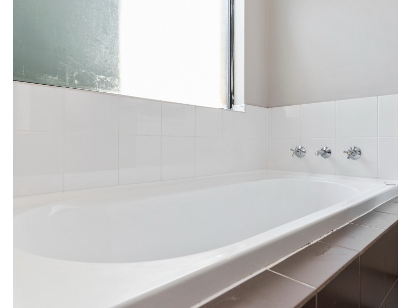 2 Keelia Vale, Lakelands WA 6180