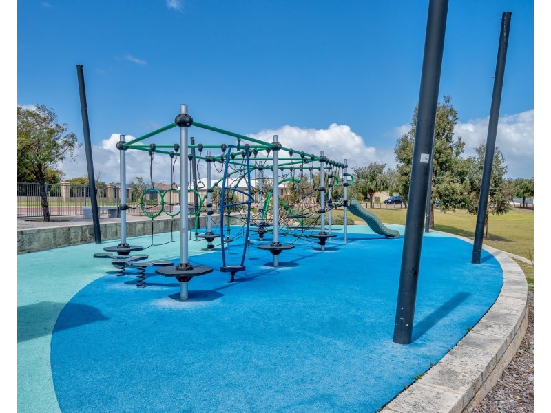 2 Keelia Vale, Lakelands WA 6180