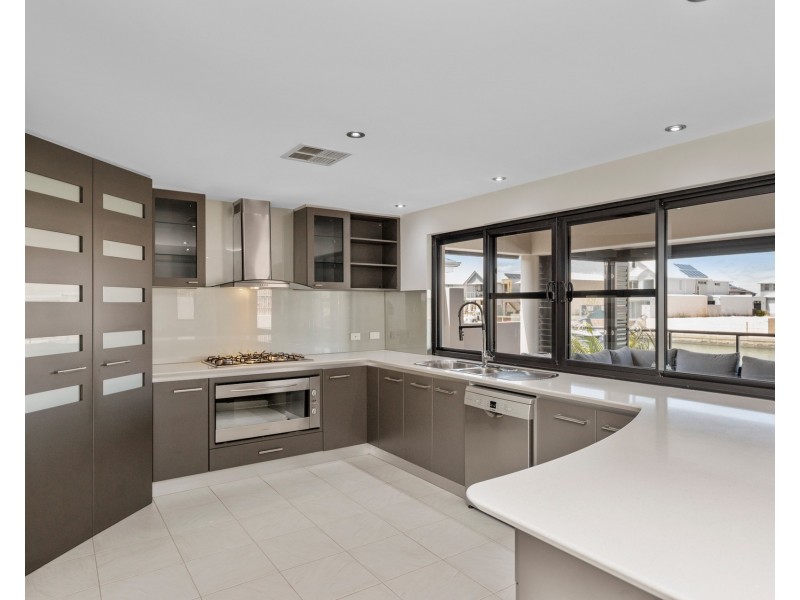 12 Gael Place, Dudley Park WA 6210