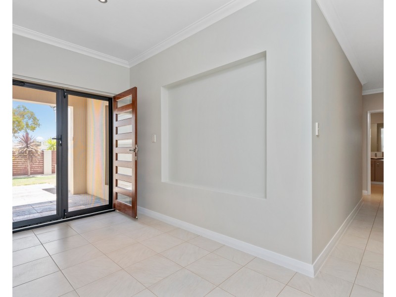 12 Gael Place, Dudley Park WA 6210