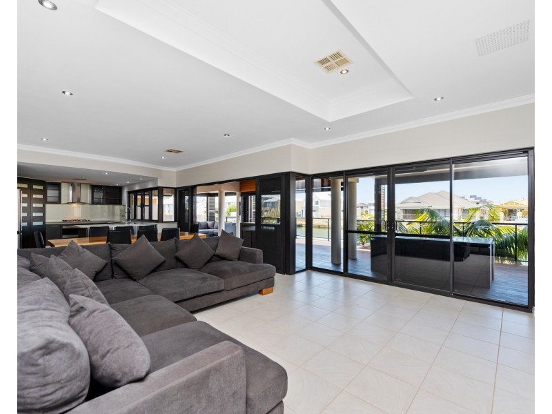 12 Gael Place, Dudley Park WA 6210