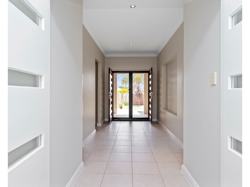 12 Gael Place, Dudley Park WA 6210