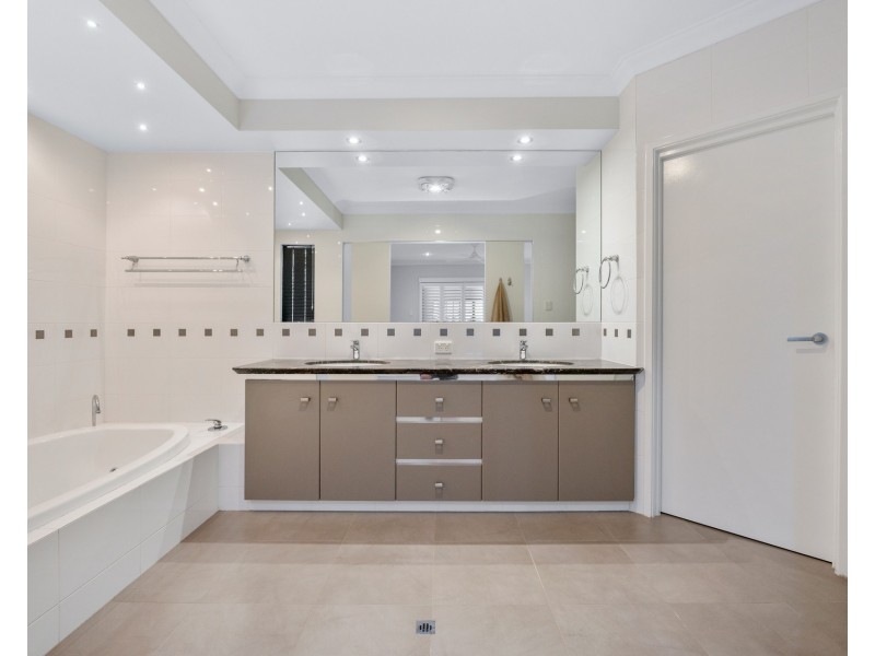 12 Gael Place, Dudley Park WA 6210