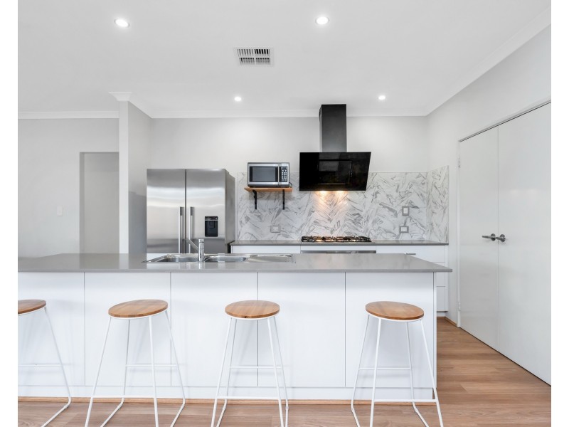 20 Kirkbrae Pass, Meadow Springs WA 6210