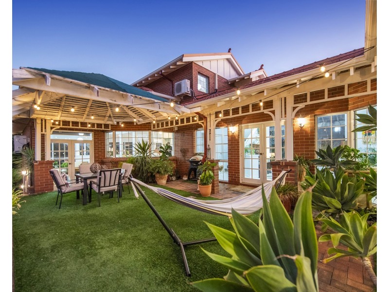 33 Hill Street, Halls Head WA 6210