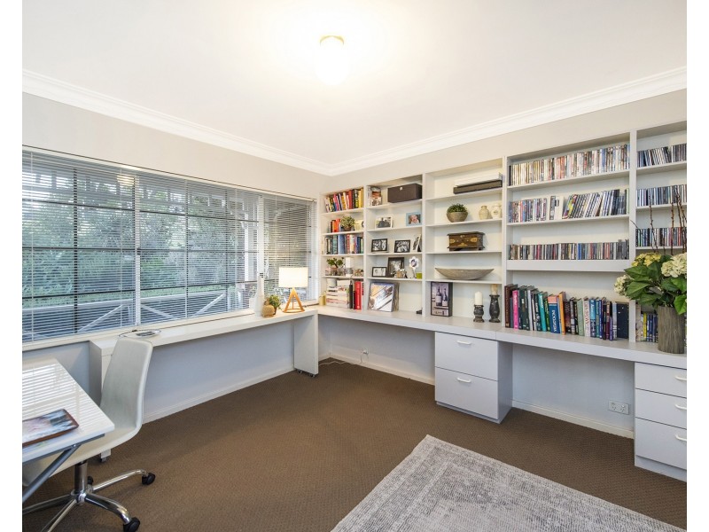 33 Hill Street, Halls Head WA 6210