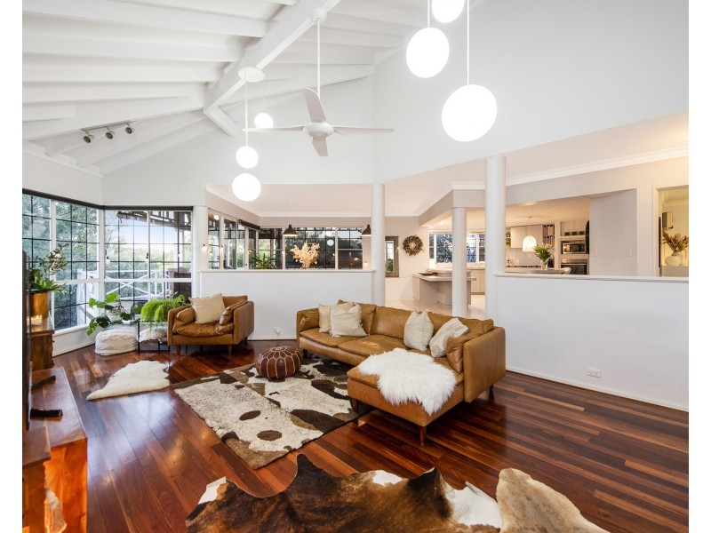 33 Hill Street, Halls Head WA 6210