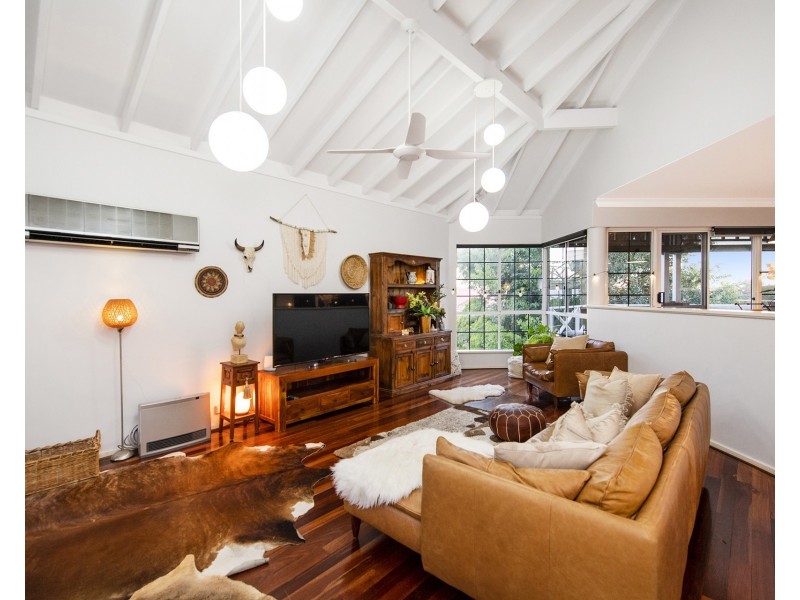 33 Hill Street, Halls Head WA 6210