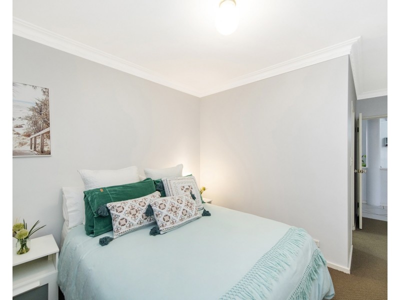 33 Hill Street, Halls Head WA 6210