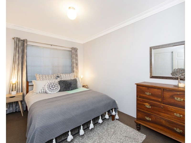 33 Hill Street, Halls Head WA 6210